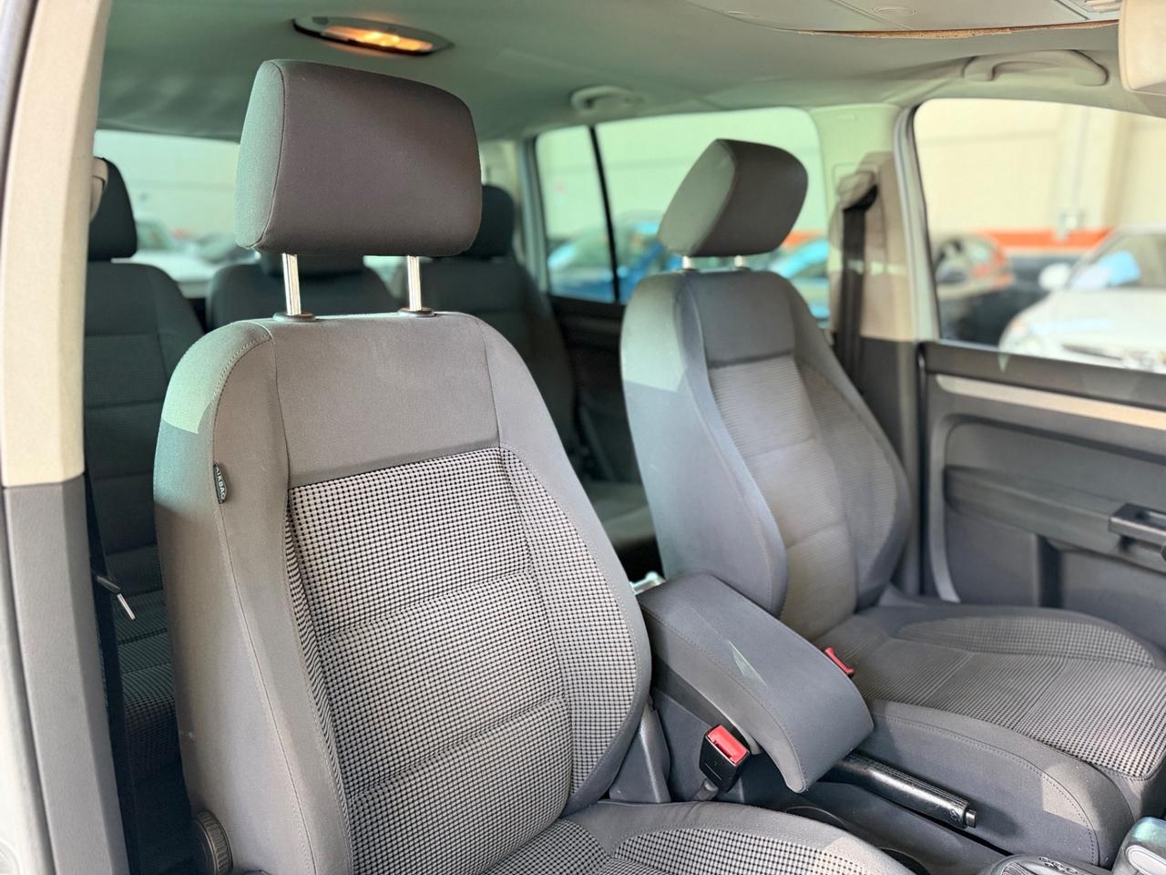 Volkswagen Touran 2.0 16V TDI DSG Highline