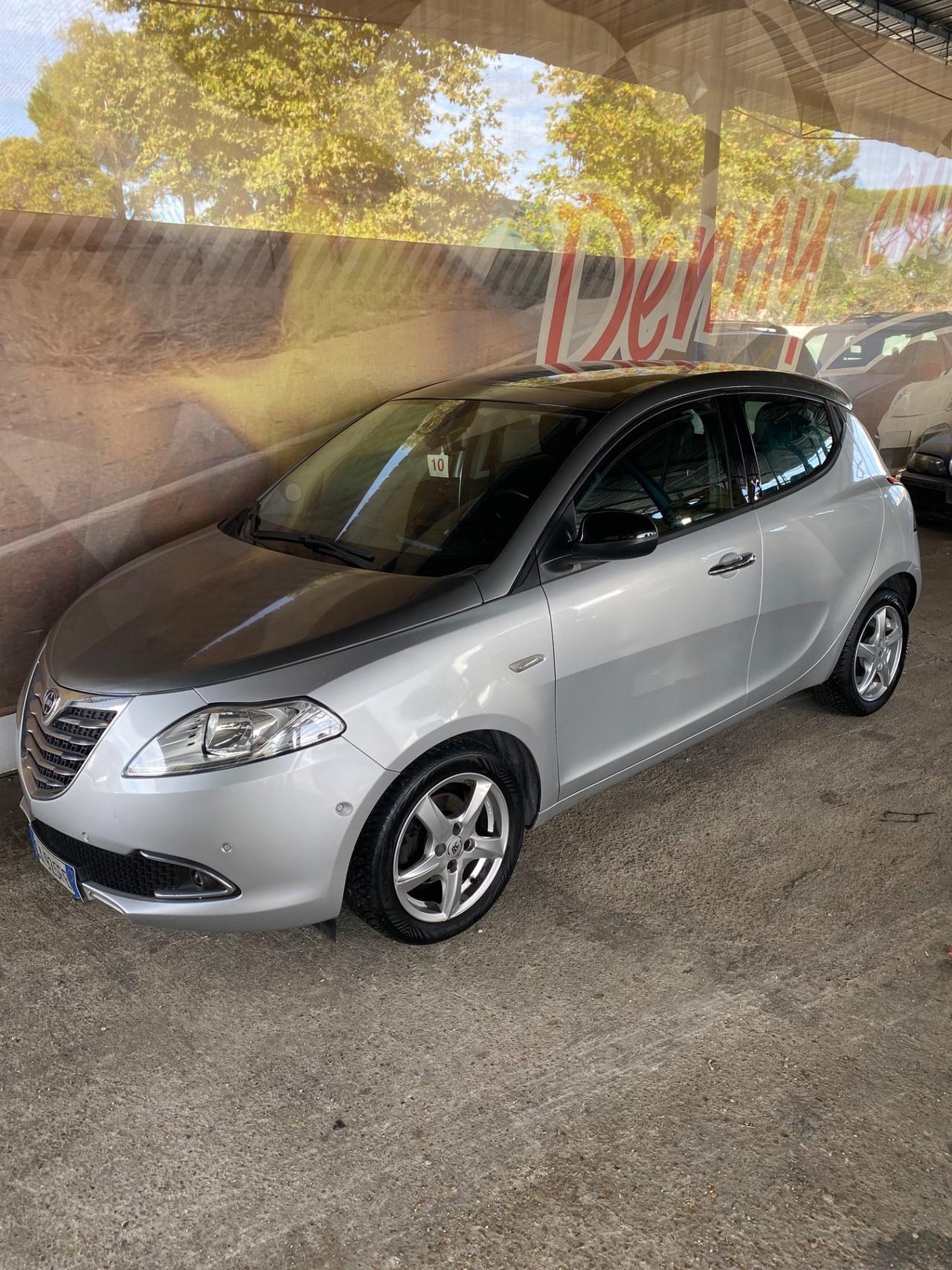 Lancia Ypsilon 0.9 TwinAir 85 CV 5 porte S&S Gold