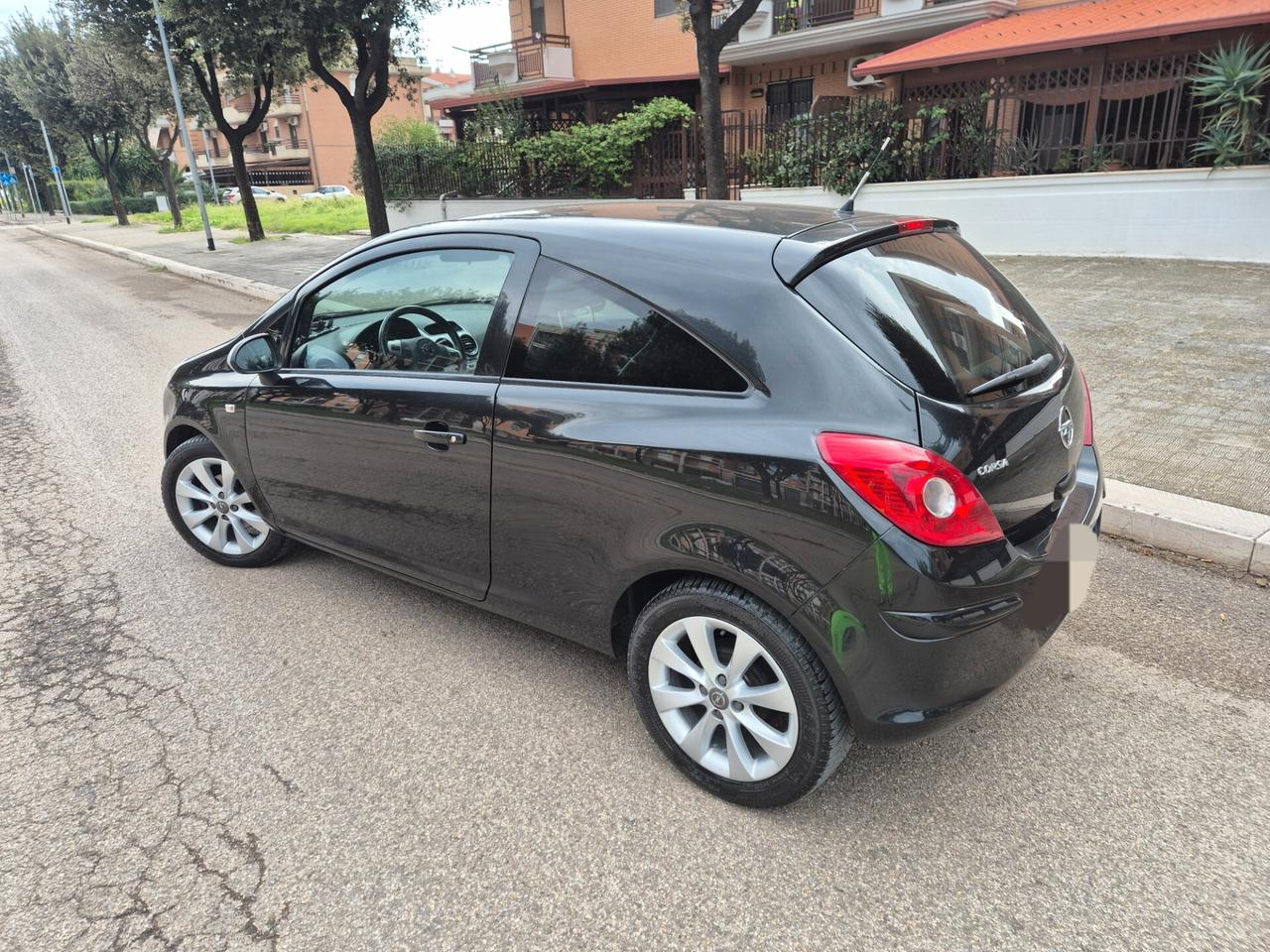 Opel Corsa 1.2 85CV gpl 3 porte anno 2013