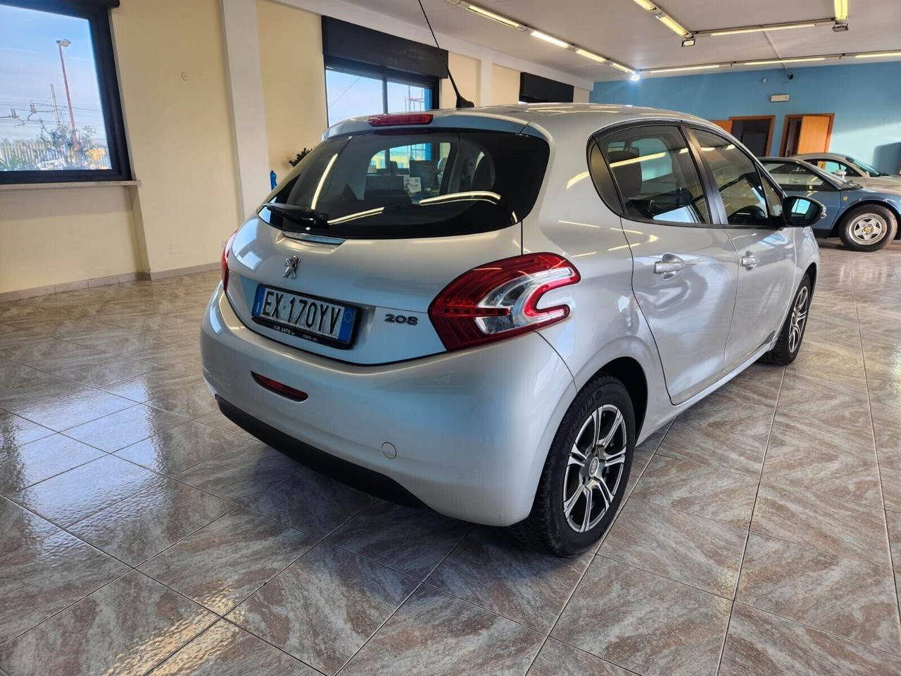 Peugeot 208 1.4 HDi 68 CV 5 porte NAVI