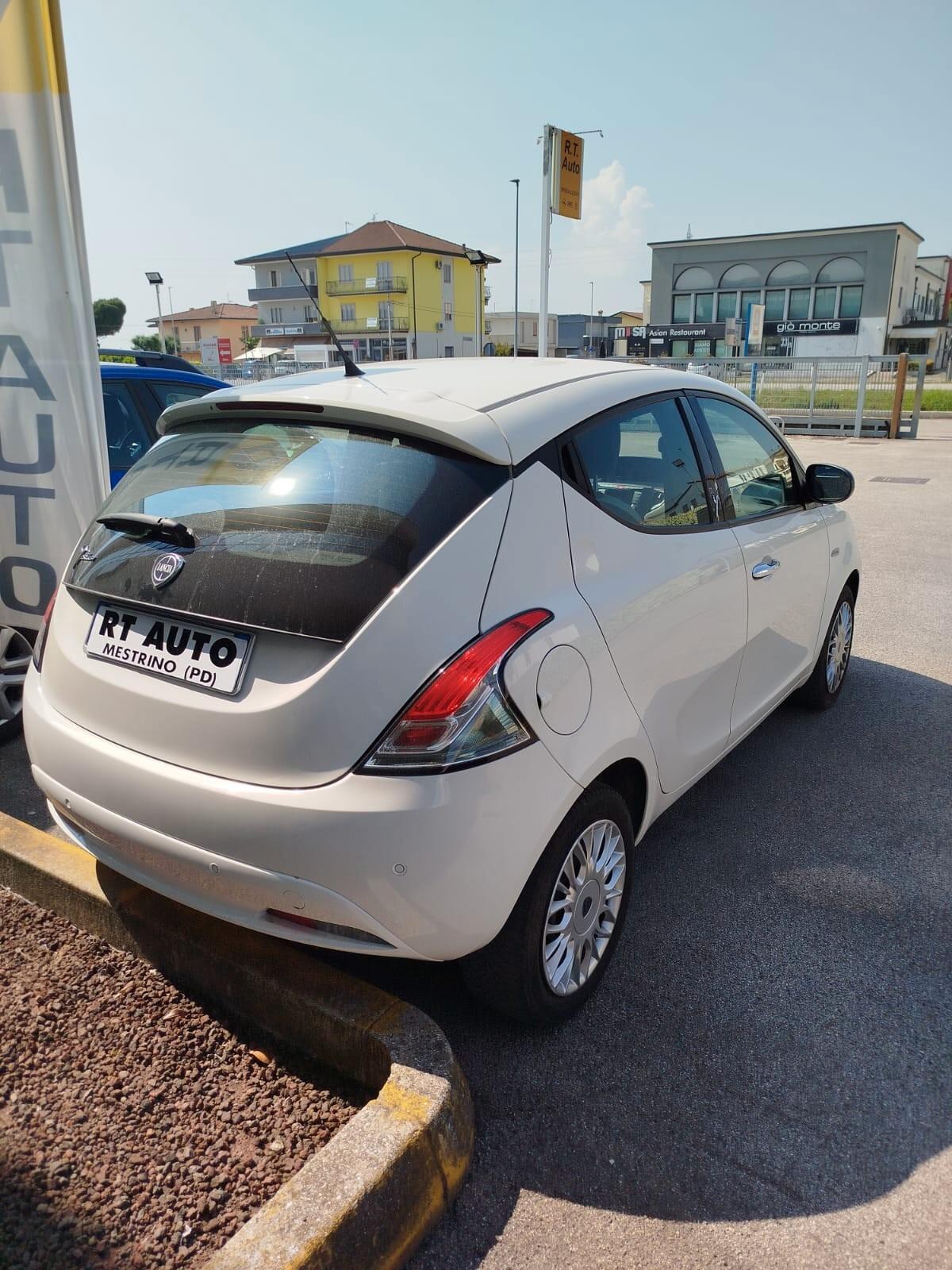 Lancia Ypsilon 1.2 69 CV 5 porte Gold