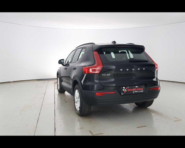 VOLVO XC40 T2 Momentum Core
