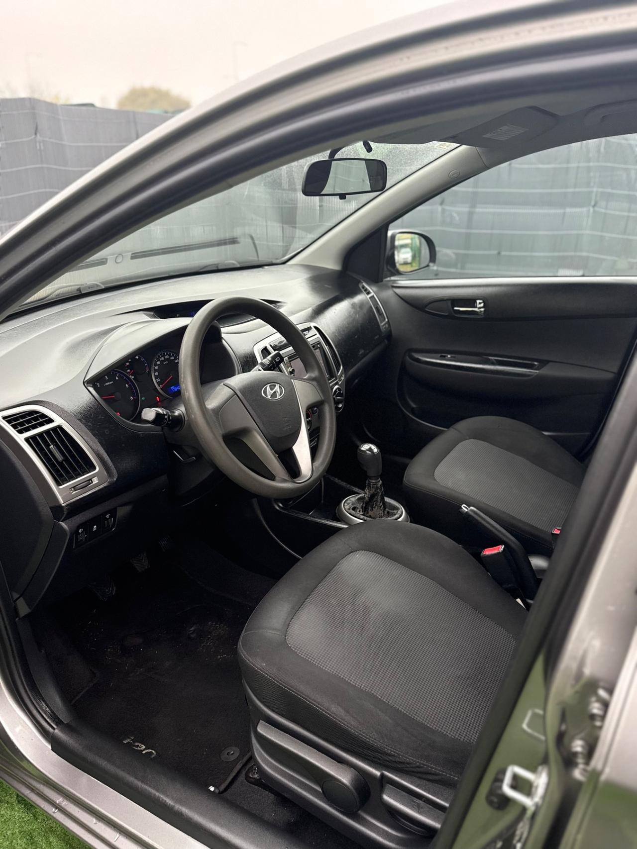 Hyundai I20 1.1 DIESEL 2013 NEOPATENTATI