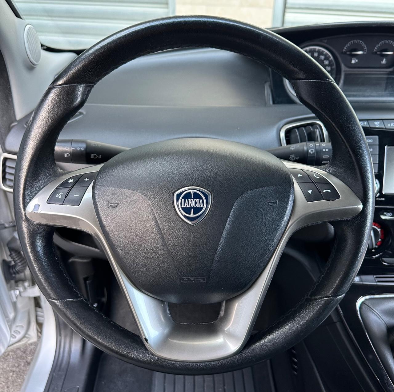 Lancia Ypsilon 1.2 benzina 69cv 5p. Gold