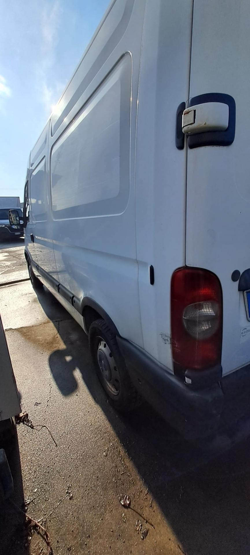 Nissan Interstar 2.5 dCi/120 cv furgone 2011