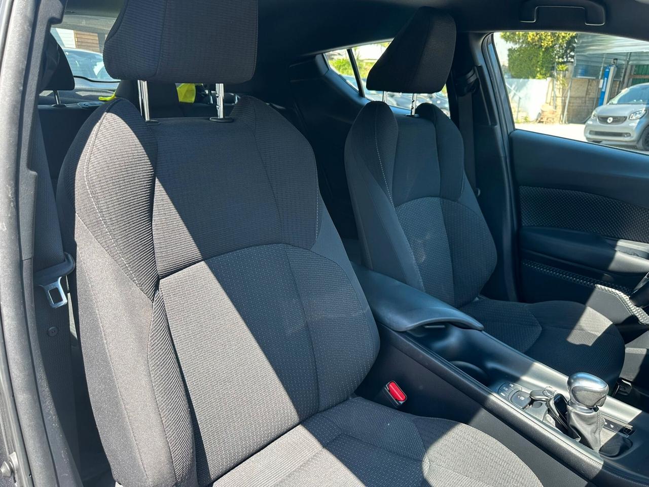Toyota C-HR 1.8 Hybrid E-CVT Active