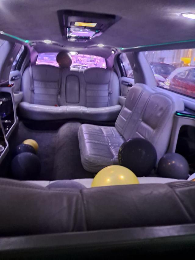 LINCOLN Town Car Limousine