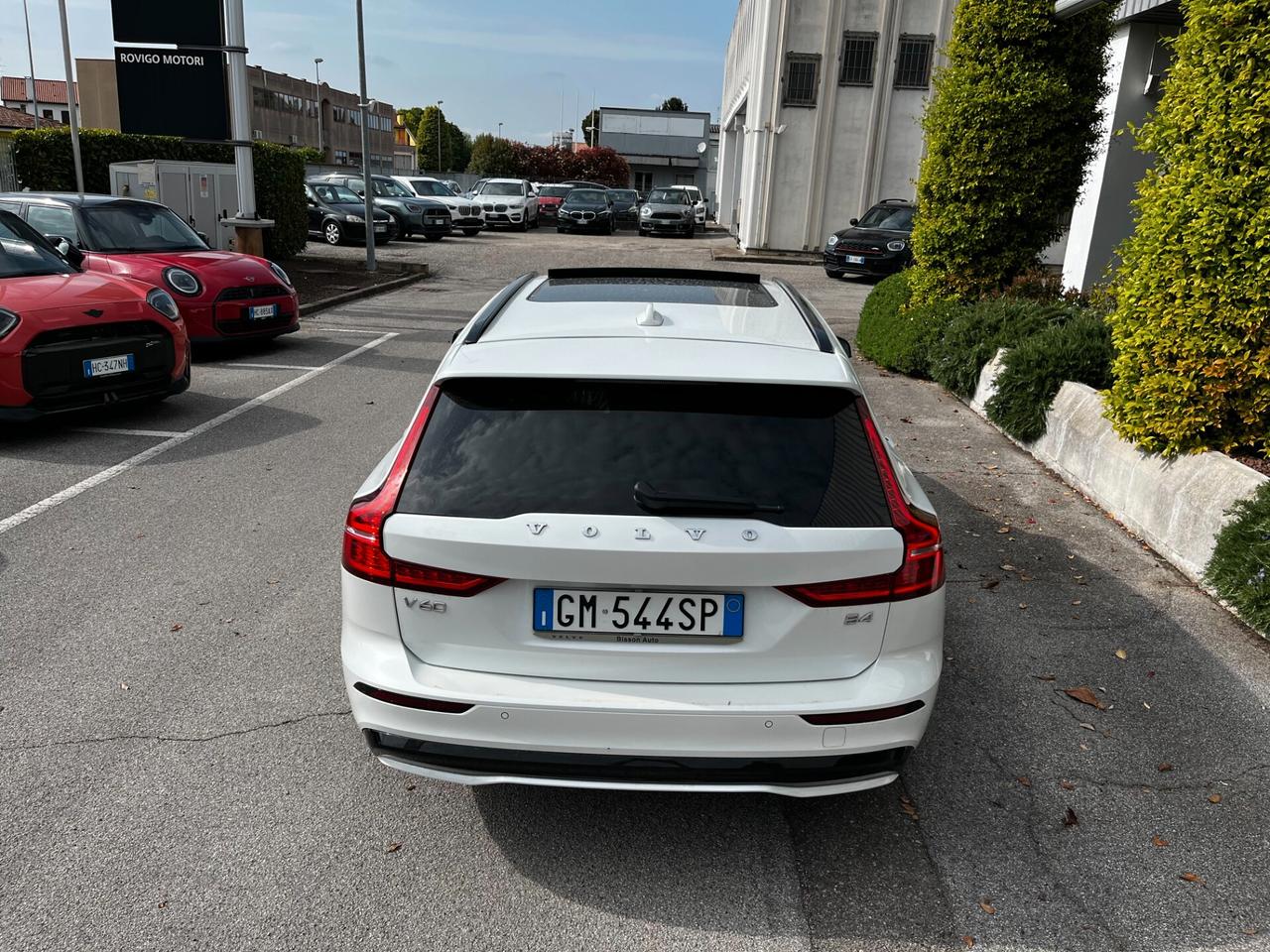 Volvo V60 B4 (d) automatico Plus Dark