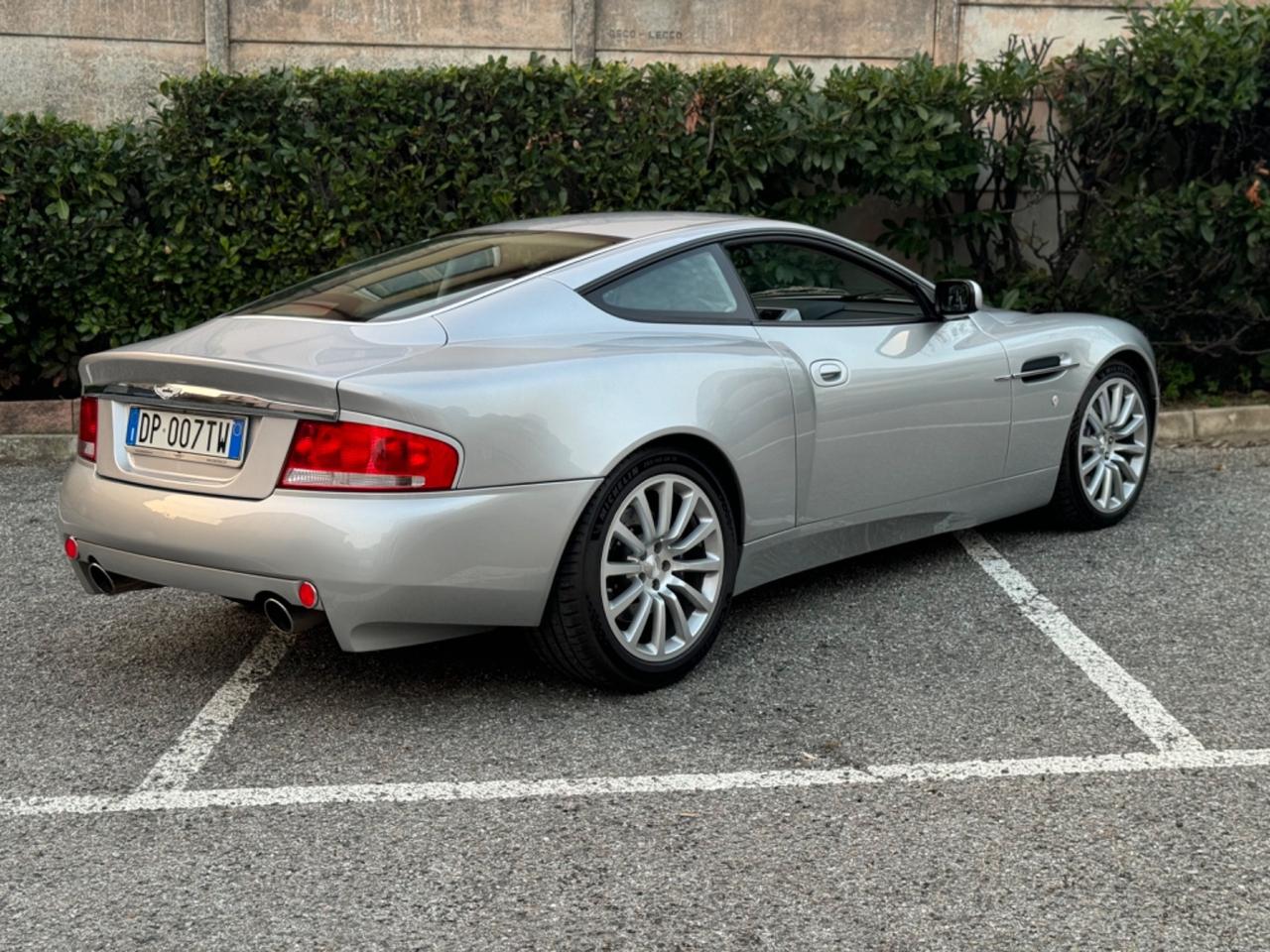 Aston Martin V12 Vanquish Coupé