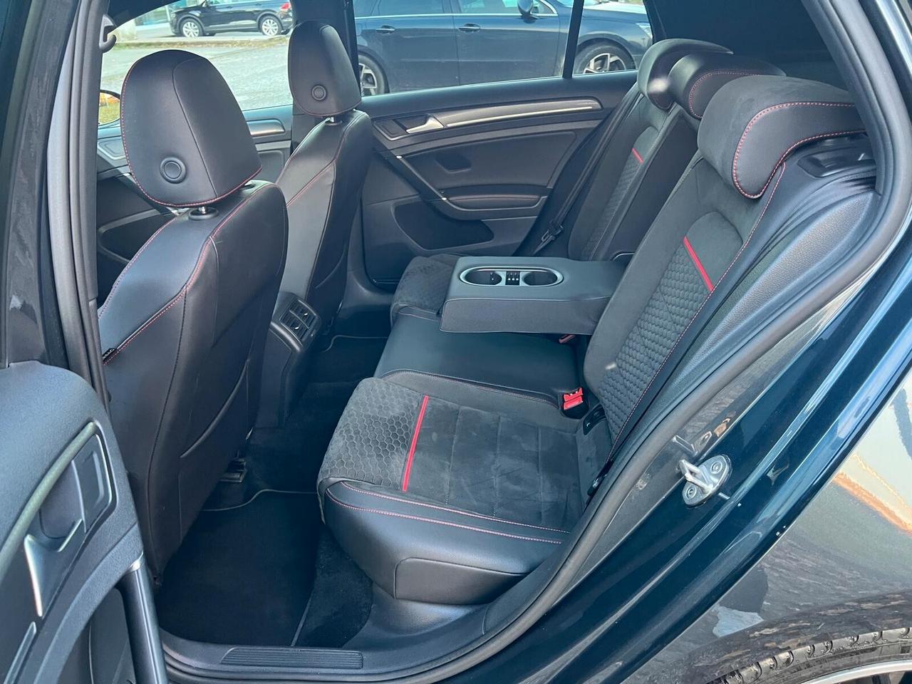 Volkswagen Golf GTI Performance 2.0 245 CV TSI DSG 5p.