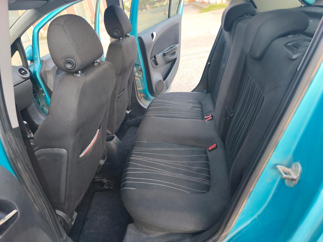 Opel Corsa 2011---1.2 Benzina Neopatentati