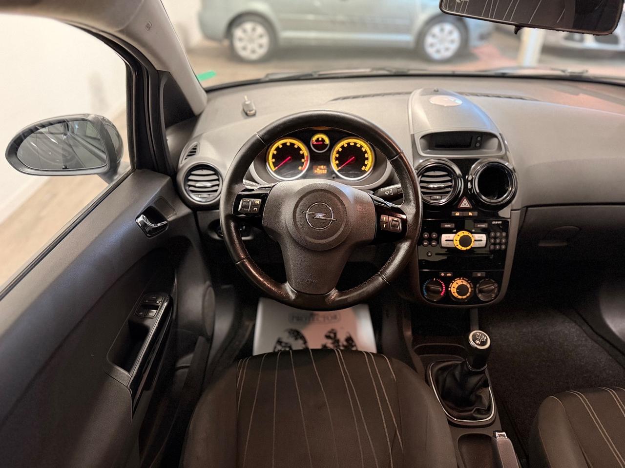 Opel Corsa 1.2 5 porte Cosmo NEOPATENTATI