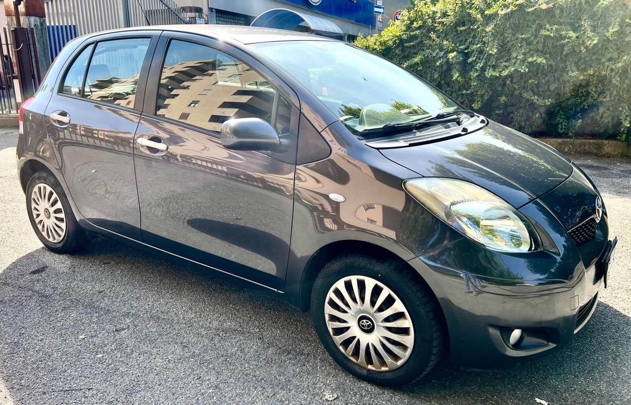 Toyota Yaris 1.3 benzina €5 CAMBIO AUTOMATICO ok neopatentati