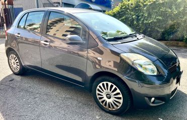 Toyota Yaris 1.3 benzina €5 CAMBIO AUTOMATICO ok neopatentati