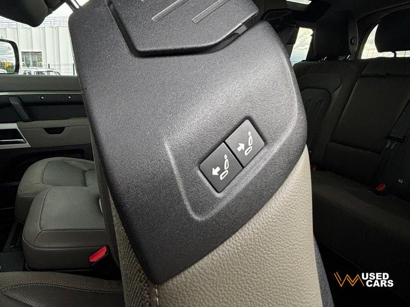 Land Rover Defender 3.0 I6 400 90 First Edition AWD auto
