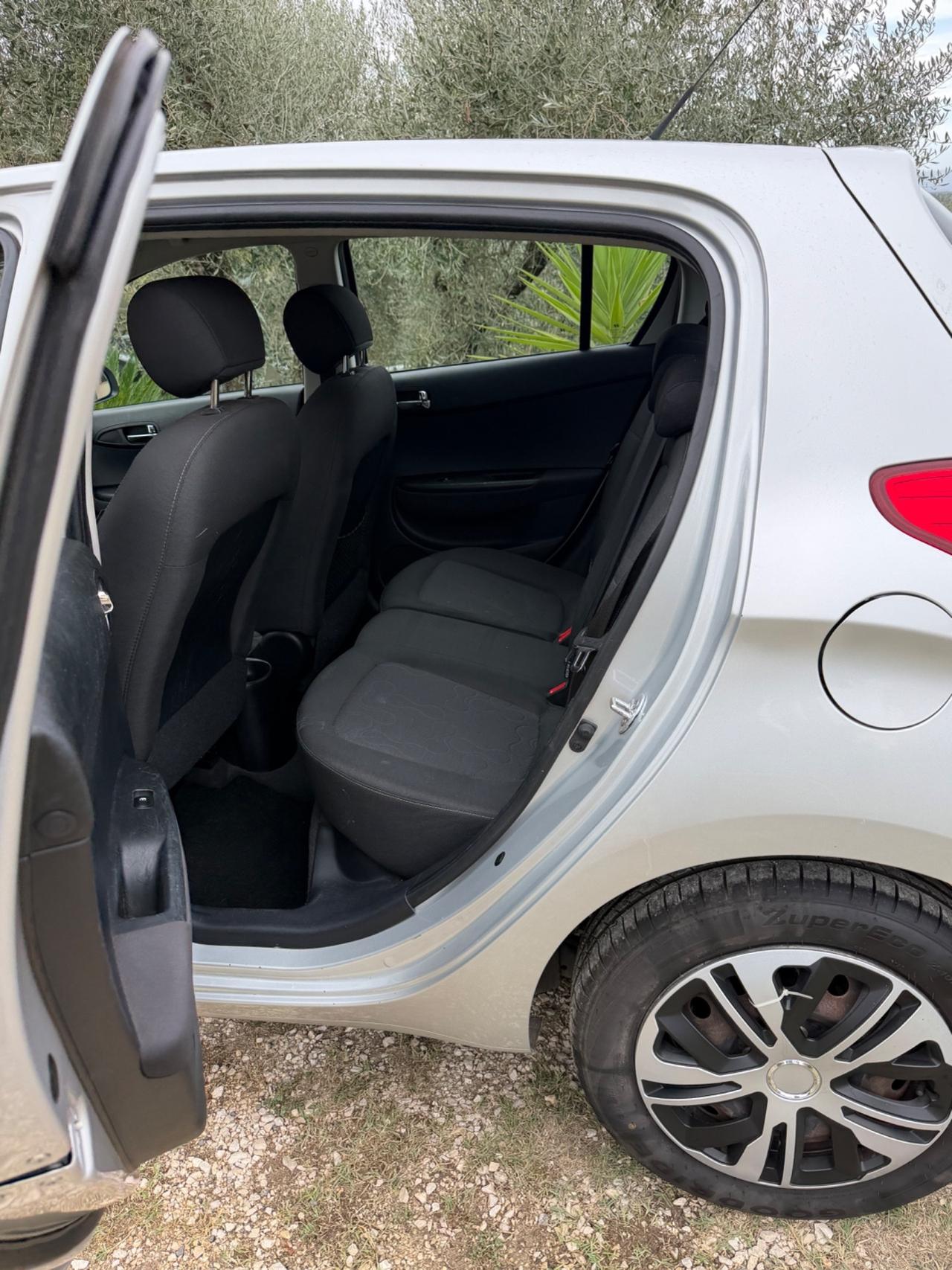 Hyundai i20 1.4 CRDi 5p. Sound Edition
