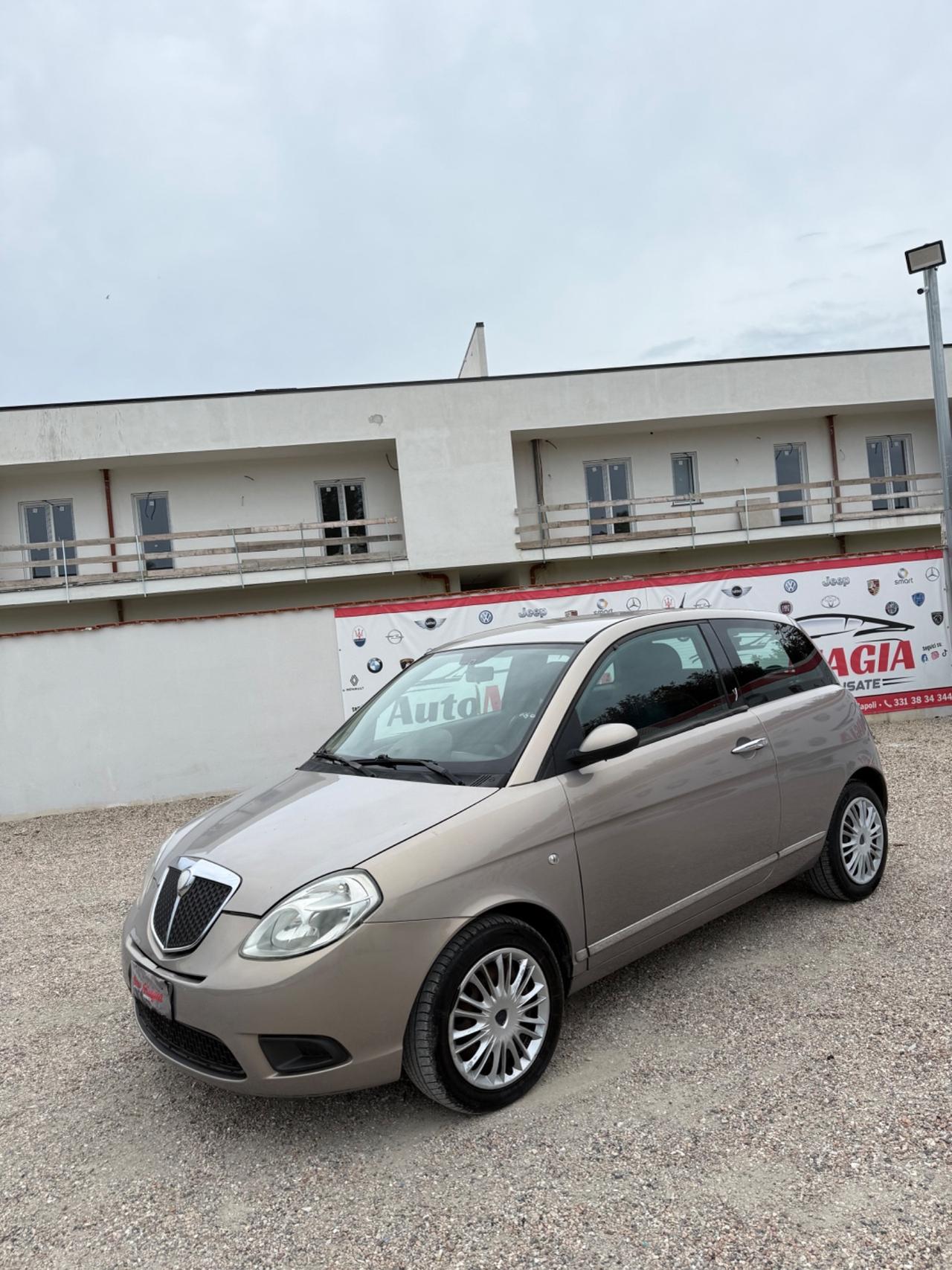 Lancia Ypsilon 1.3 MJT 75 CV Platino
