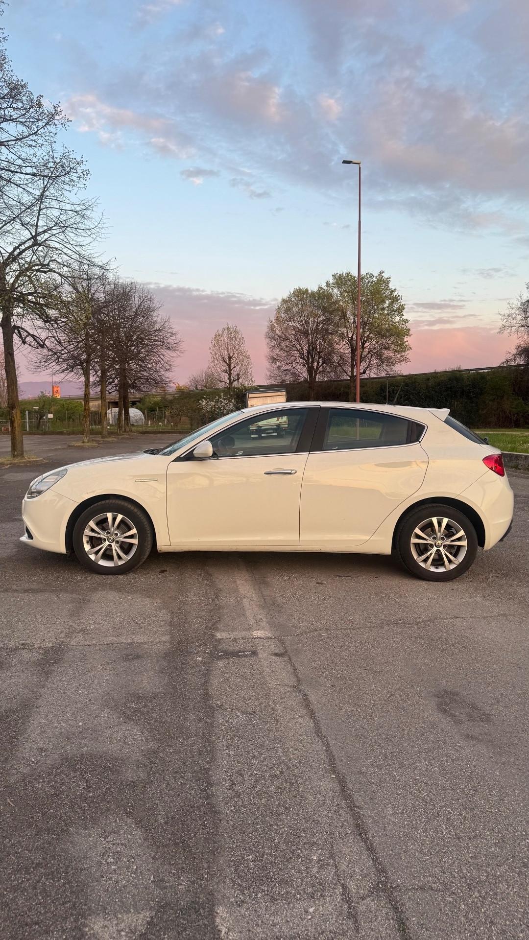 Alfa Romeo Giulietta 1.6 JTDm-2 Distinctive