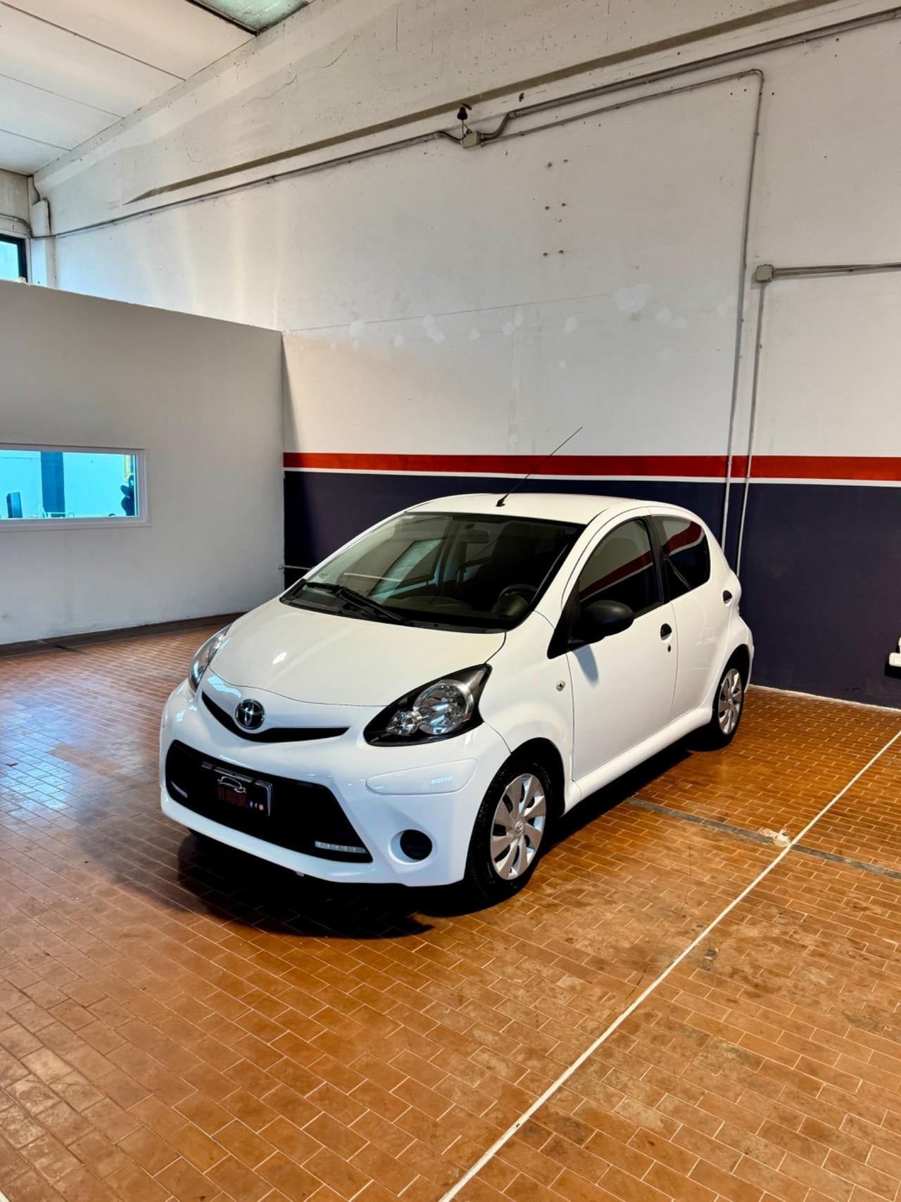 Toyota Aygo 1.0 12V VVT-i 5 porte Orange Connect