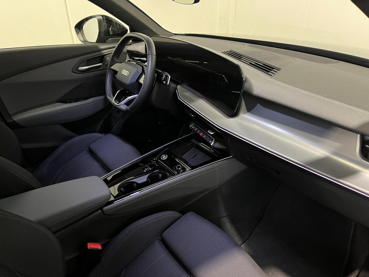 AUDI Q3 TFSI S-TRONIC S-LINE EDITION