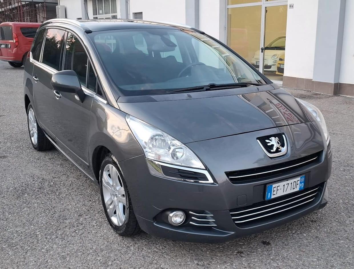 Peugeot 5008 1.6 HDi 112CV cambio robotizzato Tecno