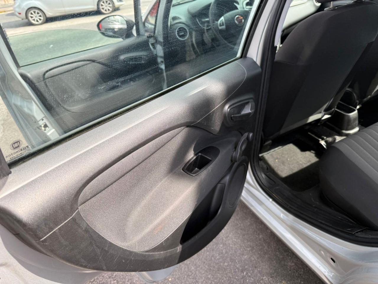 Fiat Punto 1.4 8V 2018 tagliandata e garantita