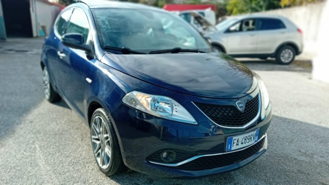 Lancia ypslon 1.3 mjt/95cv-t apr-2015