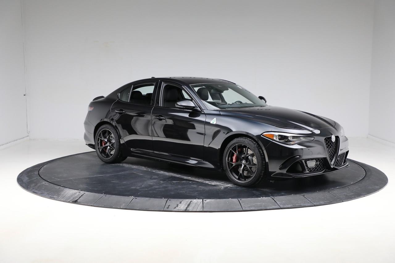 ALFA ROMEO Giulia 2.9 T V6 AT8 Quadrifoglio NOLEGGIO LUNGO TERMINE