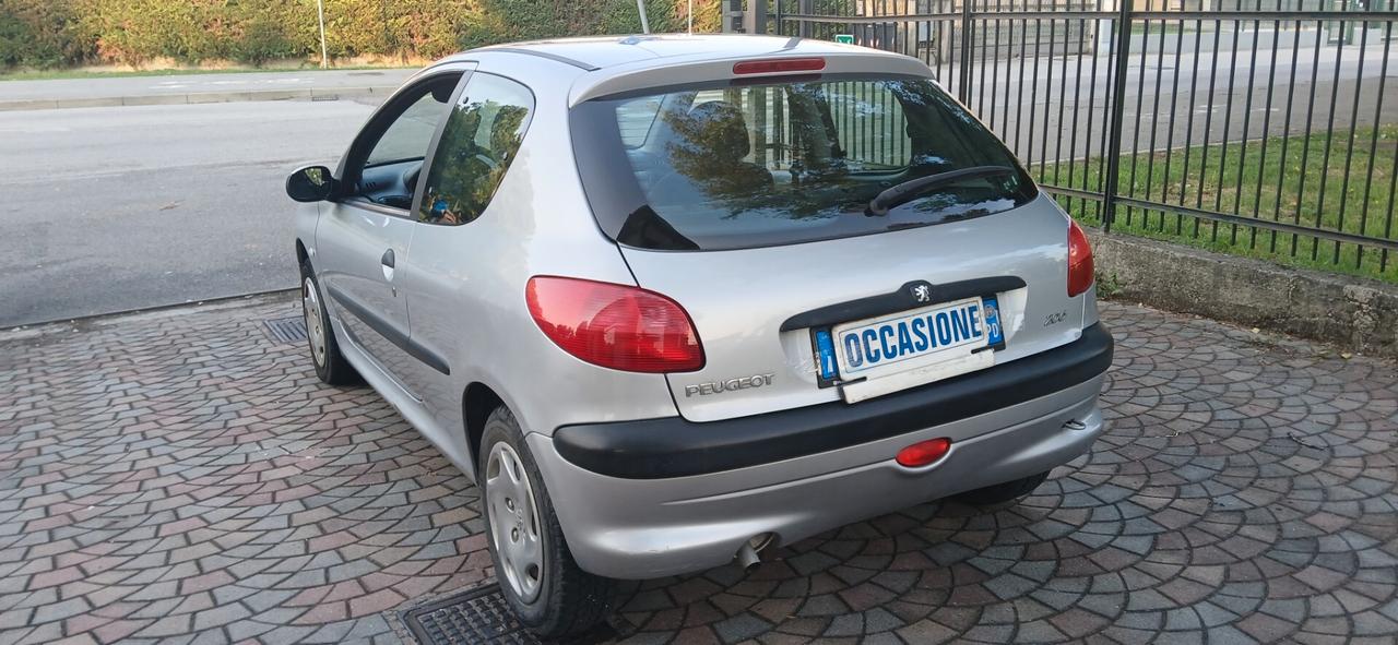 Peugeot 206 1.pochi km neopatentati