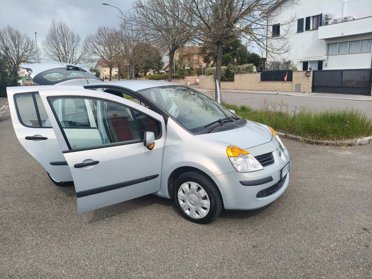 Renault Modus 1.2 benzina PER NEOPATENTATI