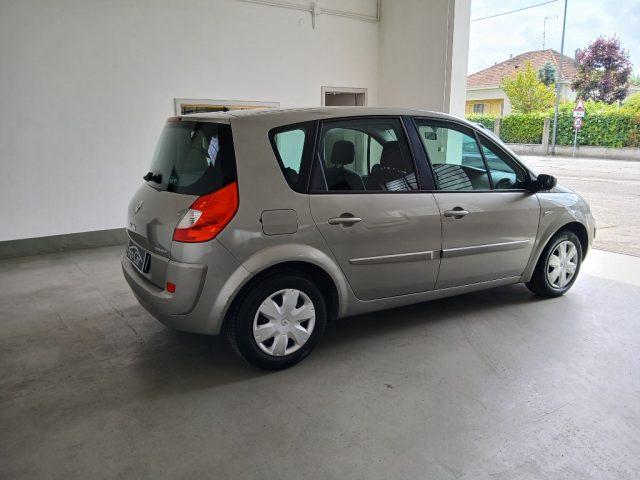 RENAULT Scenic 1.6 16V Dynamique