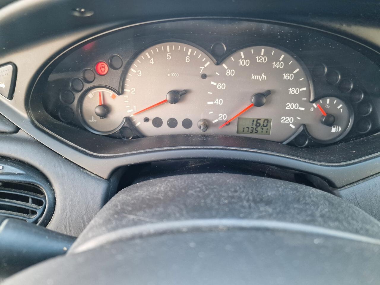 Ford Focus 1.6i 16V cat 5p. Ambiente