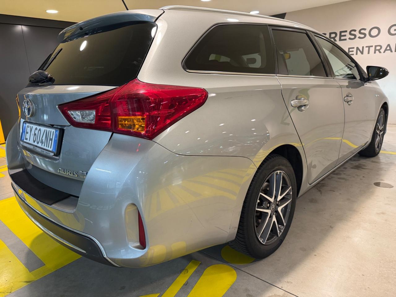 Toyota Auris Touring 1.8 Hybrid
