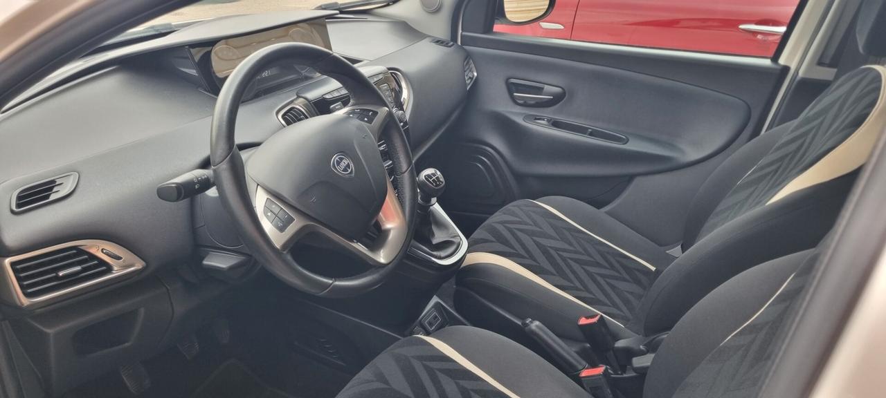 Lancia Ypsilon 1.2 69 CV 5 porte Gold
