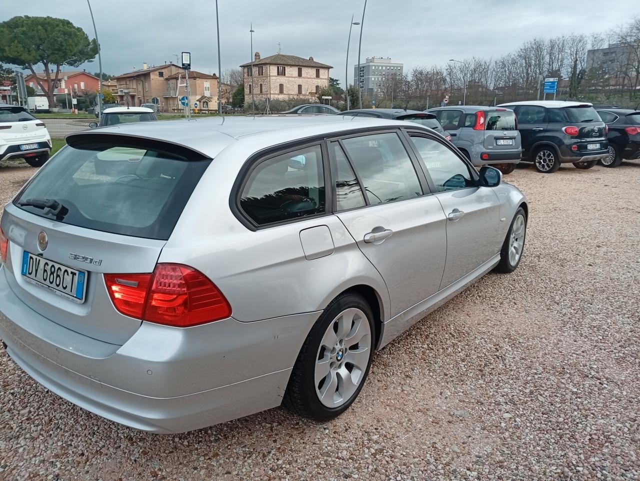 BMW 320 ANNO 2009 DS2.0 KM315MILA