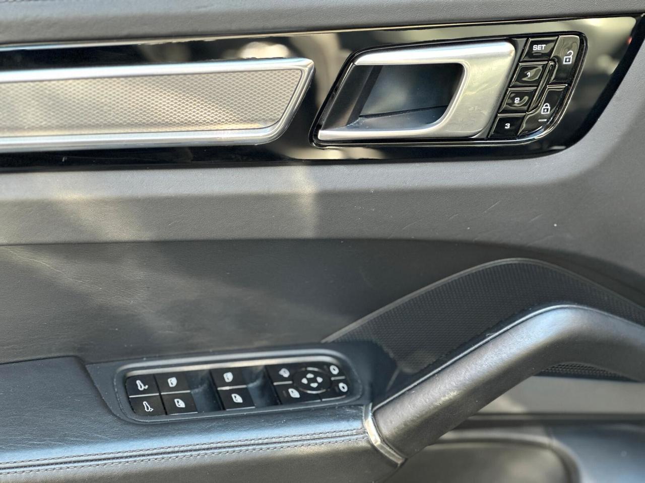 Porsche Cayenne Coupé 3.0 V6 *FULL*