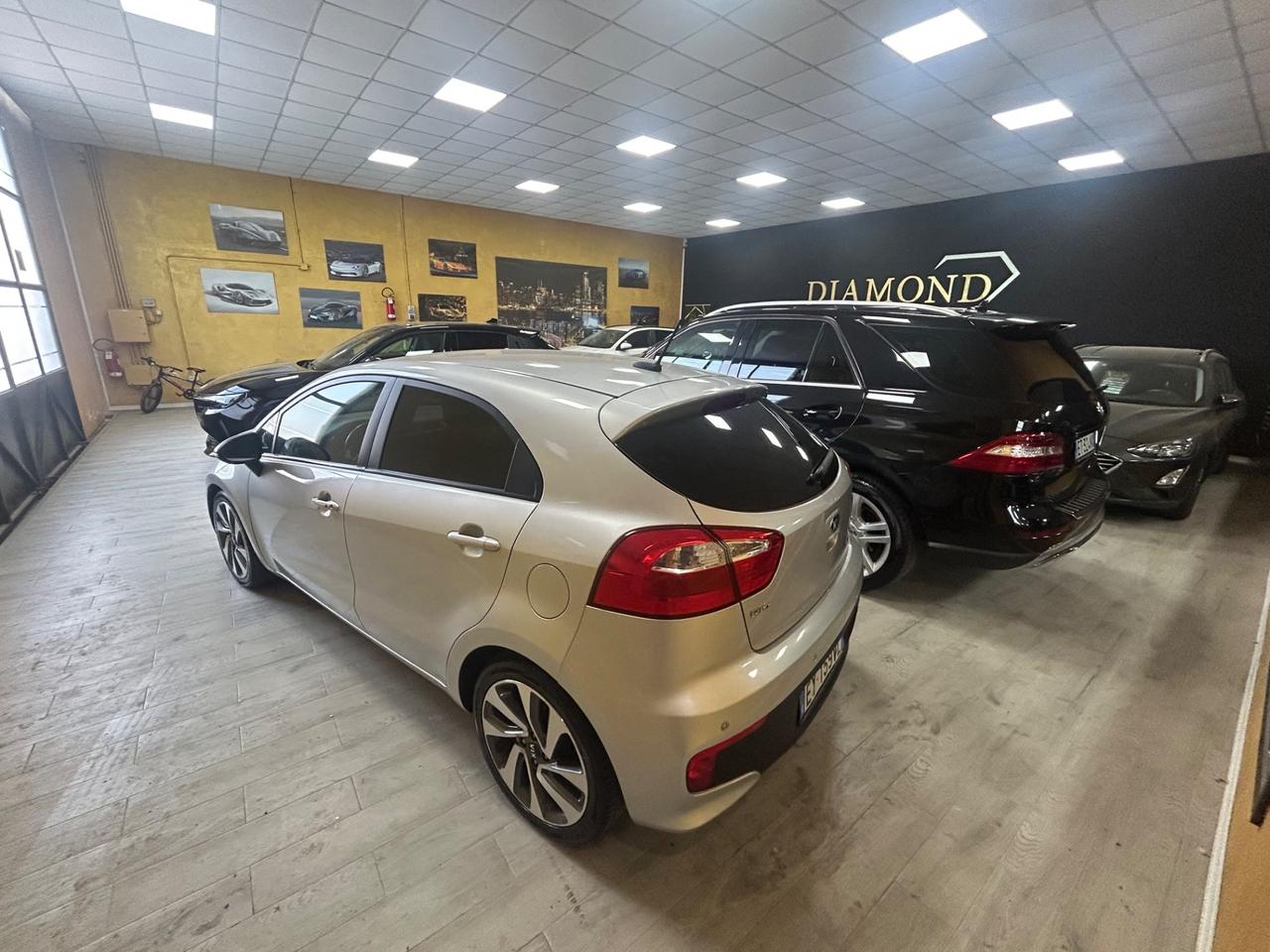 KIA RIO 1.4 Crdi 90 cv “FULL LED/NAVI/RETRO”-2015
