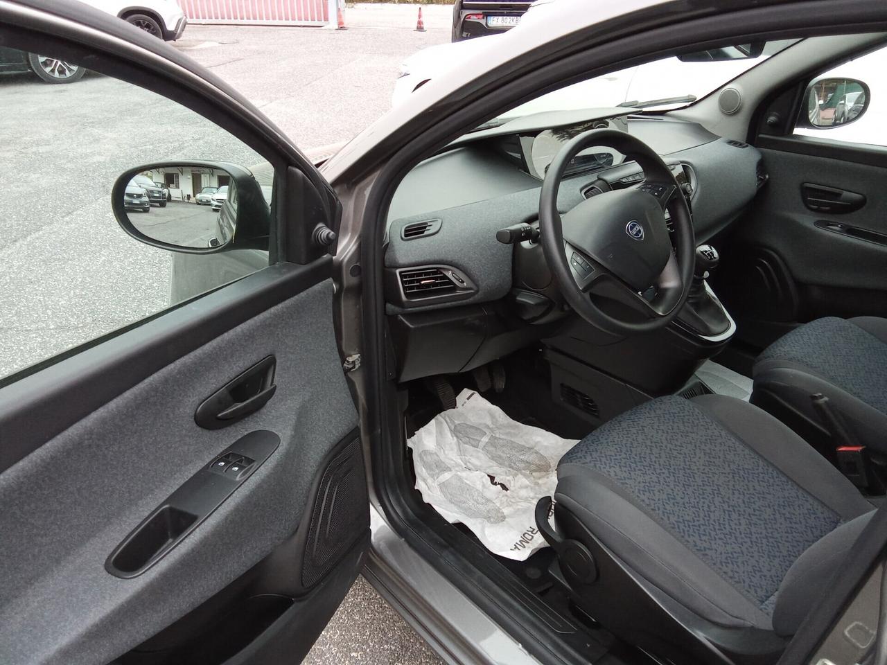 Lancia Ypsilon 1.0 FireFly 5 porte S&S Hybryd Gold