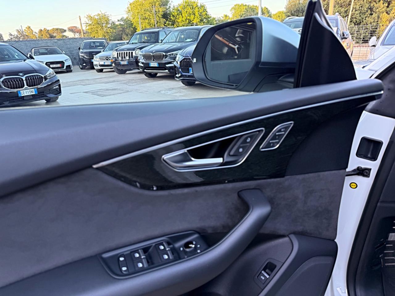Audi Q8 SQ8 TDI quattro tiptronic sport attitude