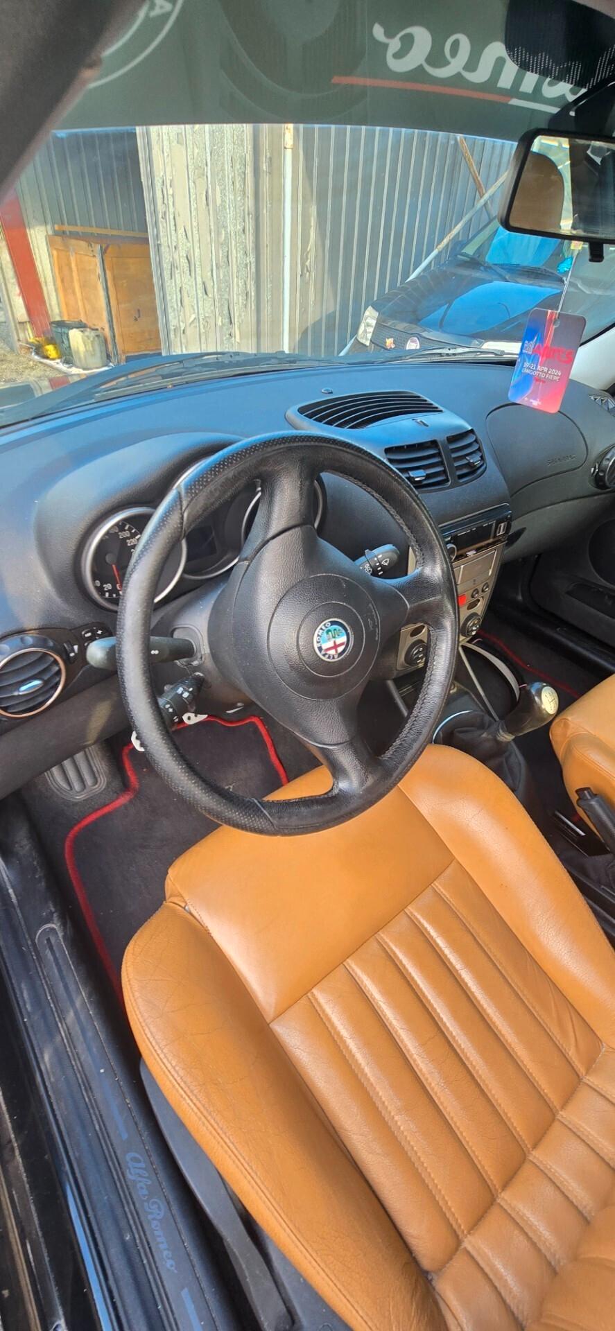 Alfa Romeo 147 1.6i benzina iscritta Asi