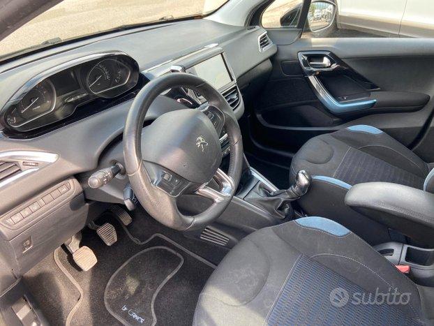 Peugeot 208 1.6 Hdi Allure 5 Porte Navi