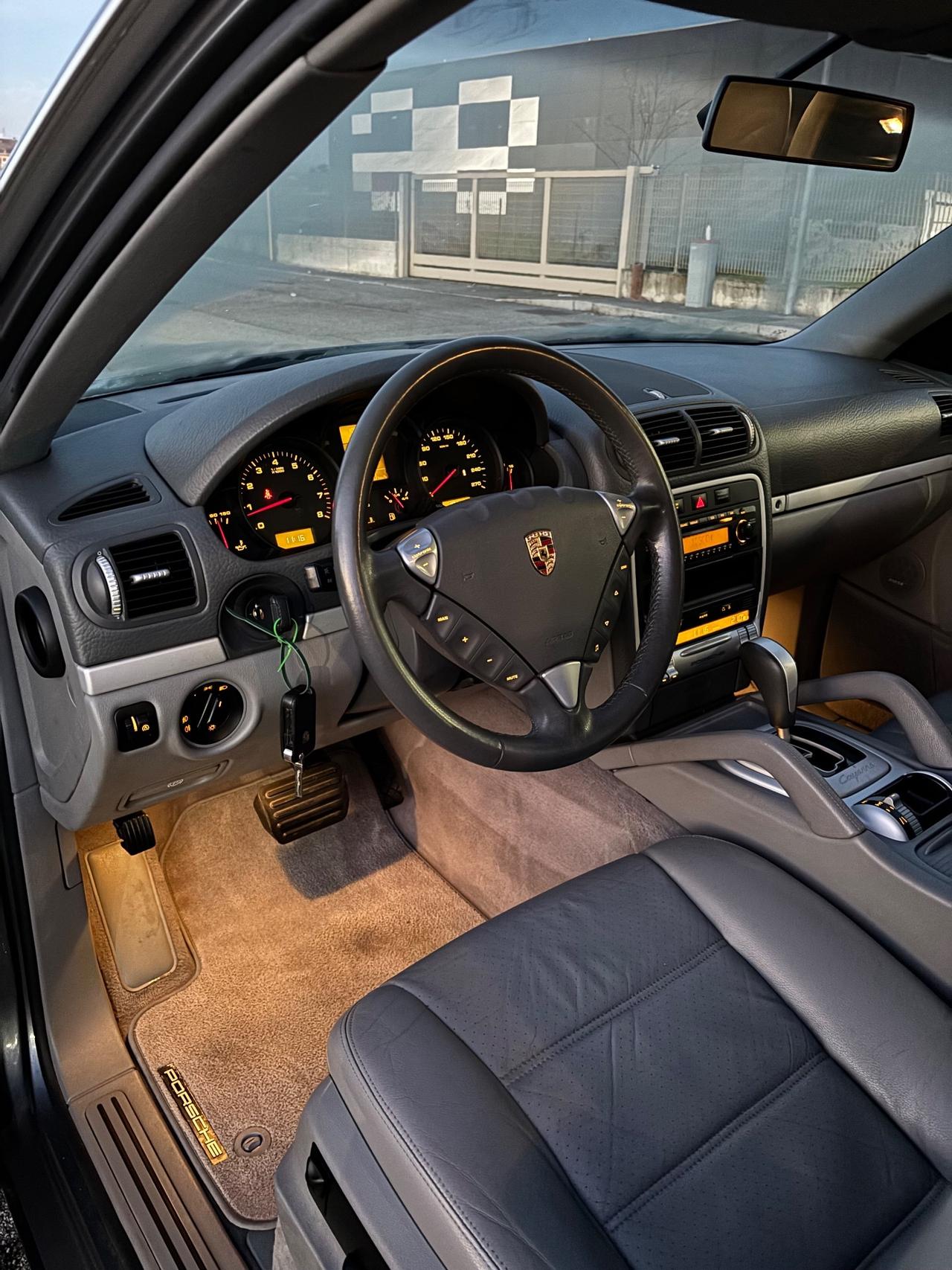 Porsche Cayenne 3.2 V6 SOLO 100 MILA KM