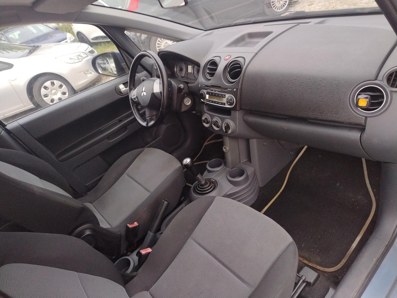 Mitsubishi Colt 1.1 12V 5p. Invite
