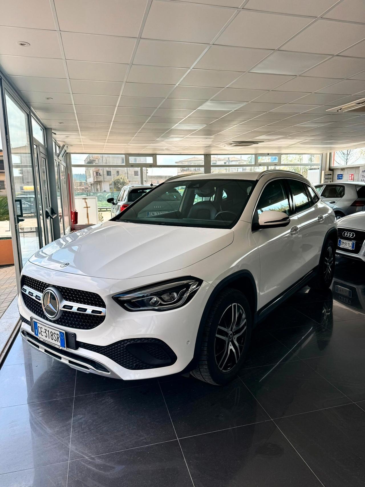 MERCEDES GLA (H247) GLA 200 d Automati...