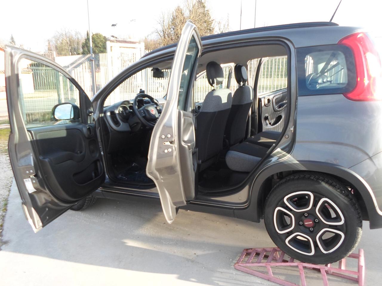 Fiat Panda 1.0 FireFly S&S Hybrid Red
