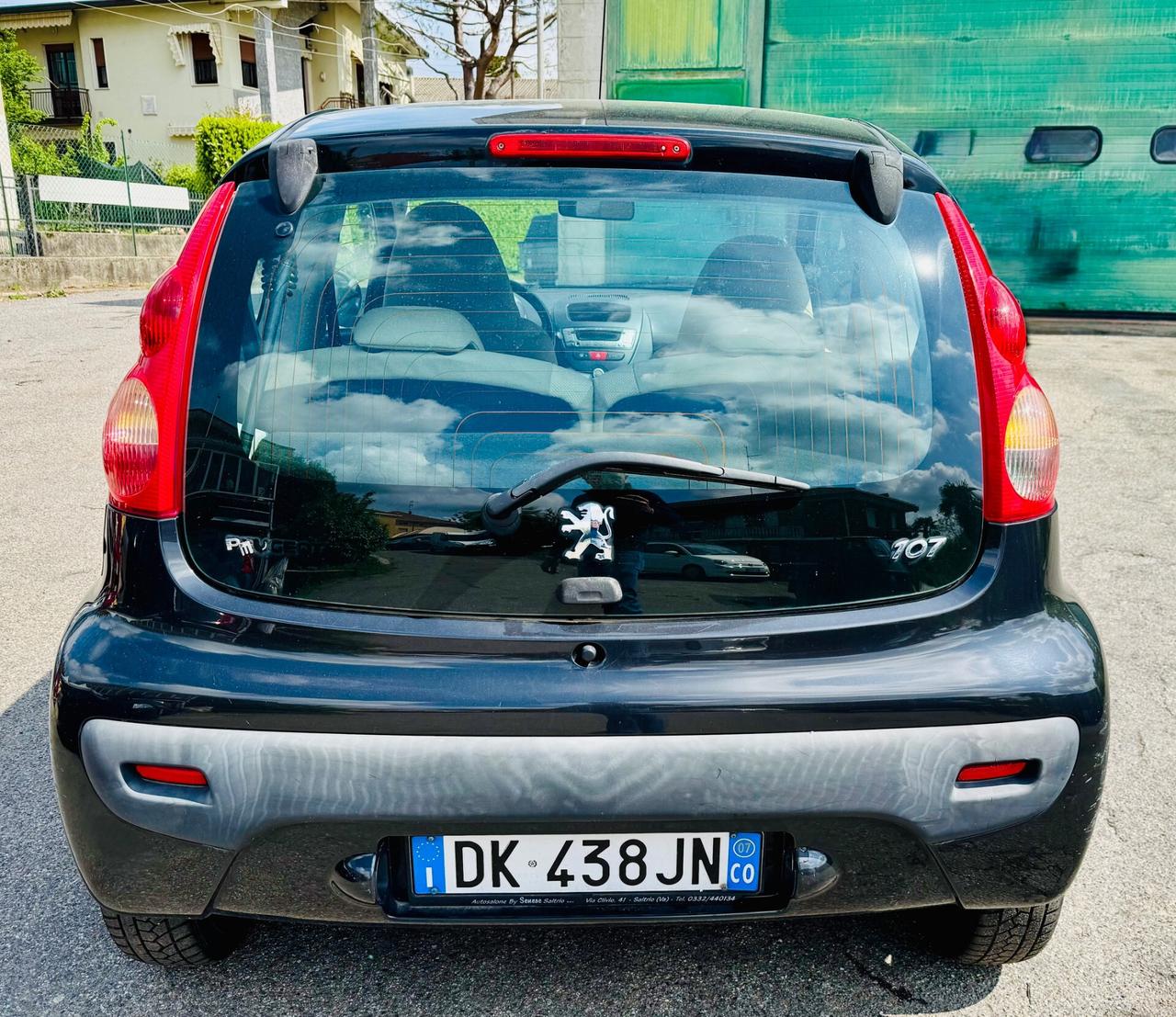 Peugeot 107 1.0 68CV 5p. Sweet Years 2Tronic