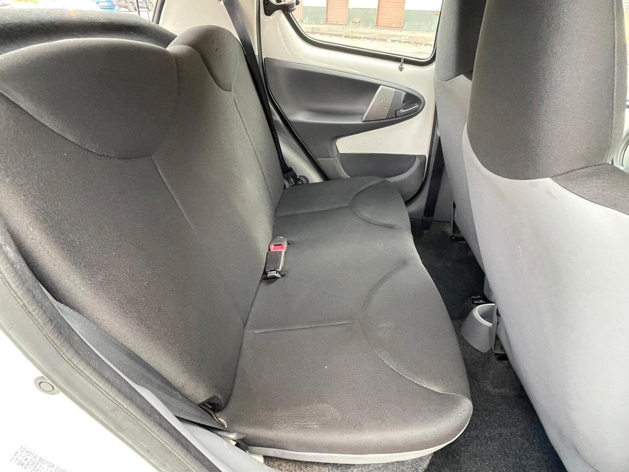 Toyota Aygo 1.0 12V VVT-i 5 porte Deep Ocean Connect