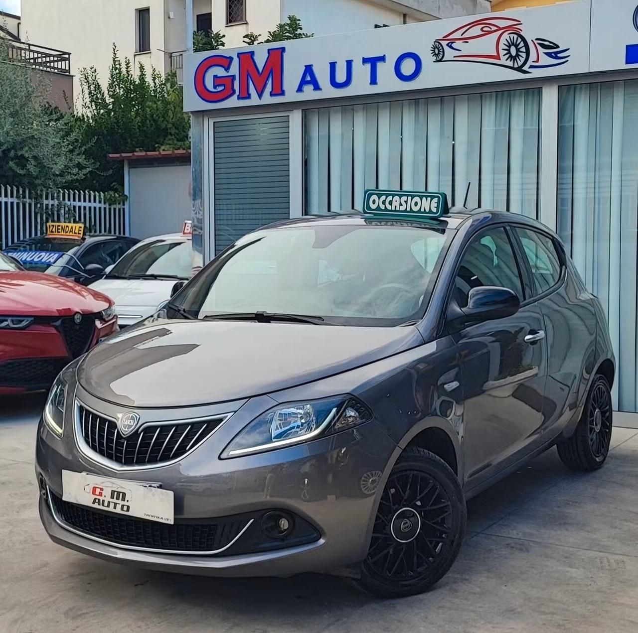 Ypsilon Gold retrocamera ricarica wireless 2023