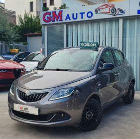 Ypsilon Gold retrocamera ricarica wireless 2023