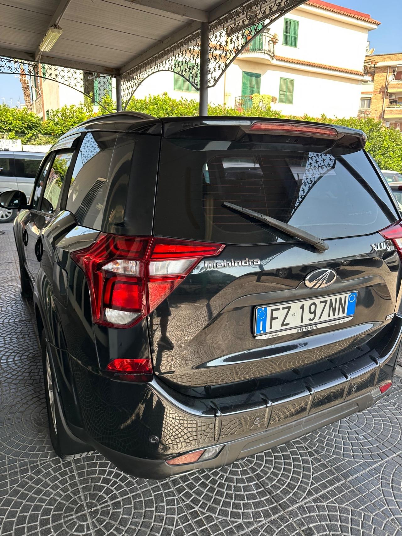 Mahindra XUV500 2.2 16V AWD W10